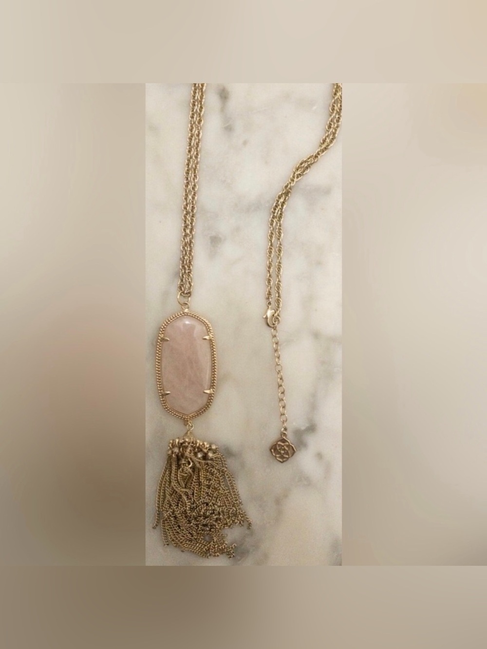 Kendra Scott Rayne Light Pink Quartz Pendant Necklace in EUC 🌹 - Picture 4 of 5